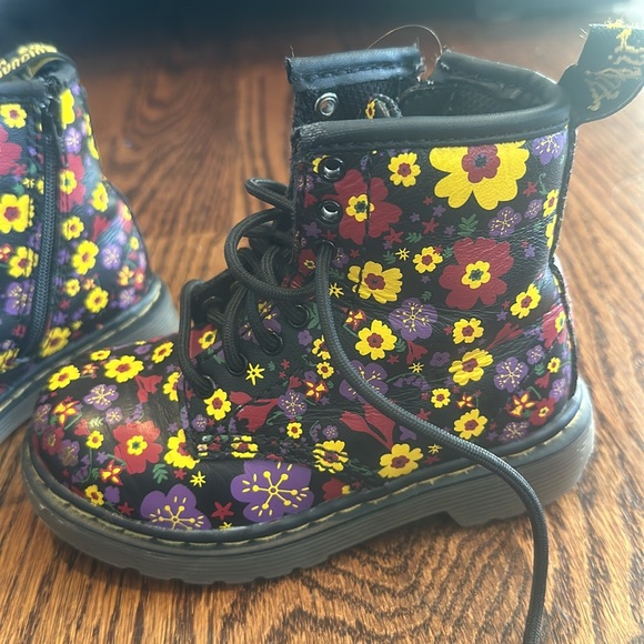 Doc Martens- Floral Boot, toddler size 7 - Picture 2 of 3